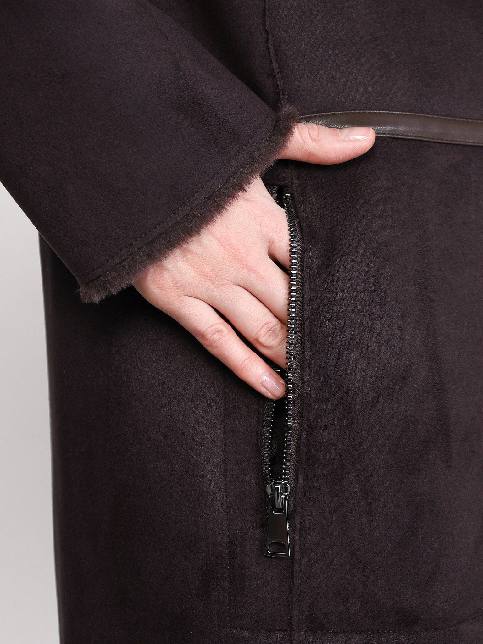 Пальто двустороннее темно-коричневого цвета с капюшоном